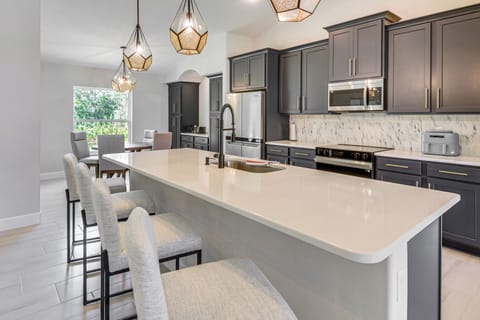 Kitchen | Dishwasher | Drip Coffee Maker | Air Fryer