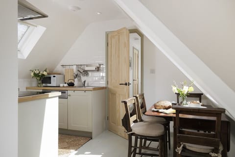 The Old Stables at Broadwell Manor Kitchen/Dining Area - StayCotswold