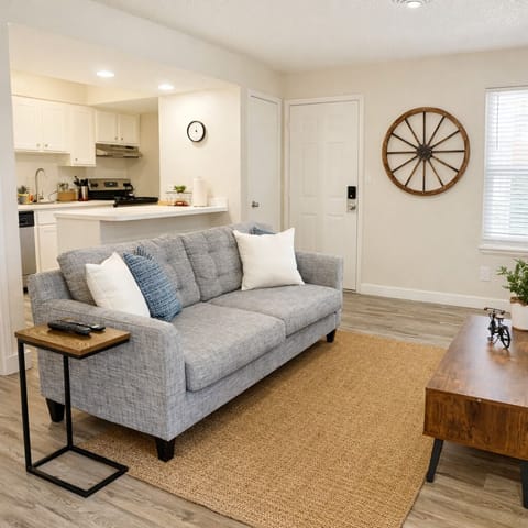 Stylish studio apartment in an unbeatable city location, perfect for work or play.