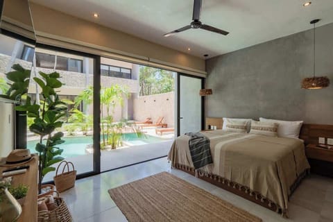 Super Comfy King-Size Bed and Amazing Pool Views