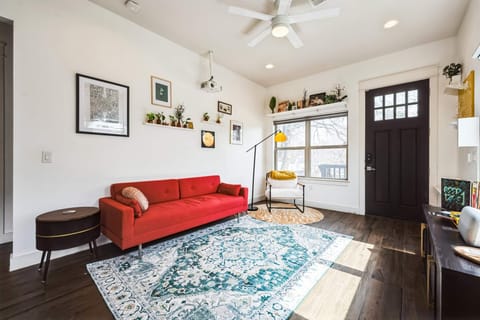 Retreat to Moontower Cottage! 