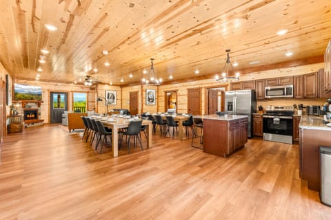 Open dining area that brings everyone together.