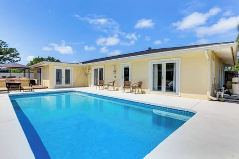 Sarasota Vacation Rental | 3BR | 2BA | 1 Step Required | 1,895 Sq Ft