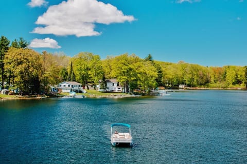 Lake days and sunshine bliss 🌞