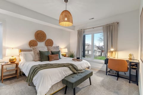 Comfortable King-sized bed, desk, large closet, private full shower/tub bathroom