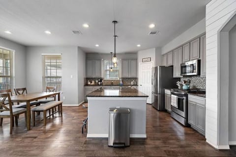 A kitchen perfect for preparing meals for the family!