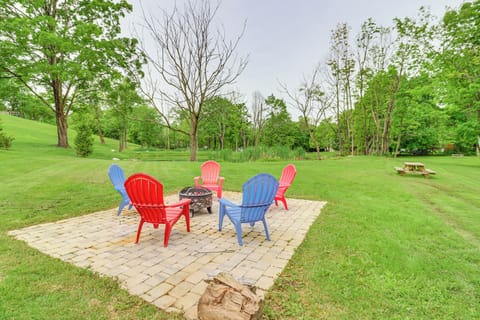 Saylorsburg Vacation Rental | 2BR | 1BA | 1,000 Sq Ft | Stairs Required