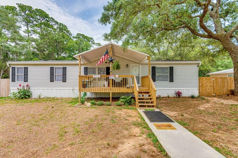 Gulf Breeze Vacation Rental | 3BR | 2BA | 1,512 Sq Ft | 7 Steps to Enter