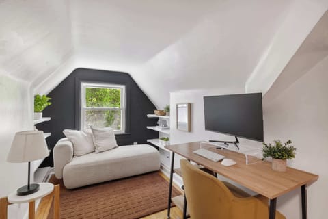 Bright, Clean & Cozy Newly-Renovated 2BR! Welcome! Apartment in Ypsilanti