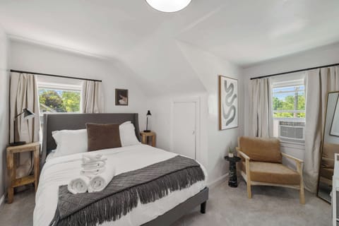 Bright, Clean & Cozy Newly-Renovated 2BR! Welcome! Apartment in Ypsilanti