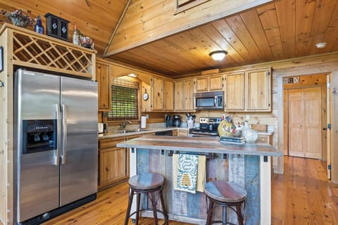 Whether you're prepping a feast or just grabbing snacks, our kitchen’s premium appliances and smart storage have you covered.

