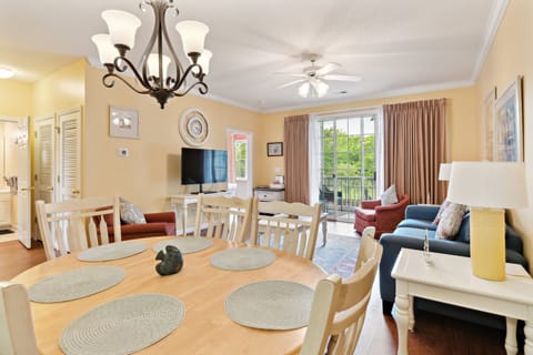 Home Decor, Furniture, Indoors, Living Room, Table