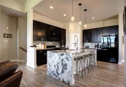 Cook and dine in a sleek, modern kitchen featuring contemporary appliances and stylish finishes for a functional and inviting space.