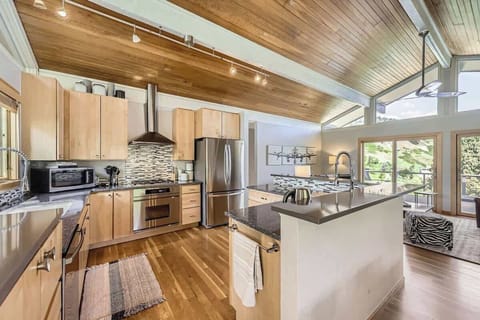 Kitchen Featuring High-Quality Appliances for Easy Cooking