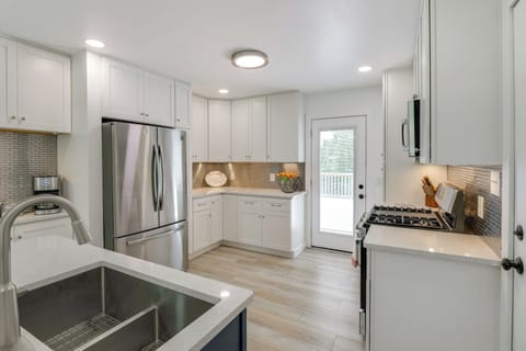 Kitchen | Cooking Basics | Dishwasher | 1st Floor