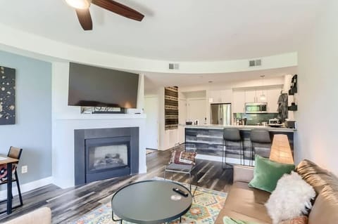 Open Kitchen to Living Room 