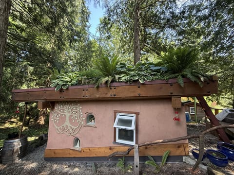 Side view showing of Tree O' Life