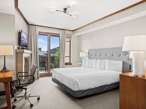 Primary Room / King Bed