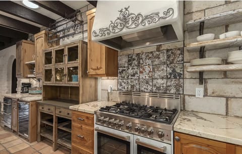 Gourmet, 6-Burner Gas Range