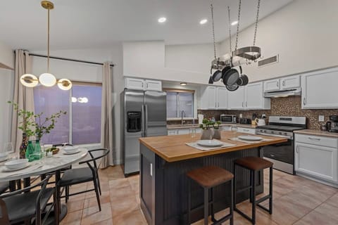 Large open kitchen with full size appliances