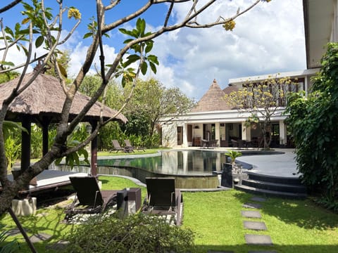 16 bedroom and pool area