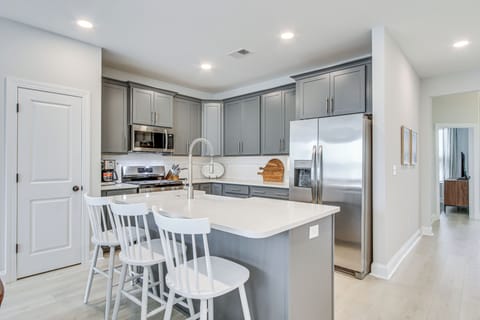 Kitchen | 1st Floor | Dishwasher | Stove/Oven | Microwave