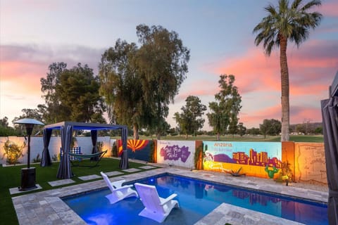 Pool parties don’t stop when the sun goes down—relax and soak up the evening vibes poolside.

