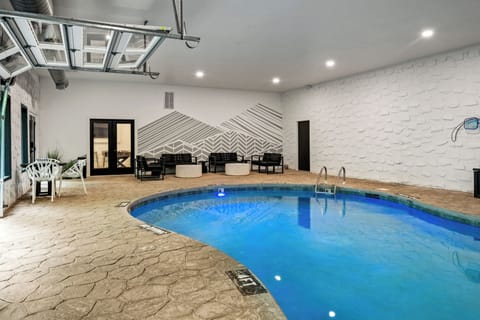 Shared outdoor pool.