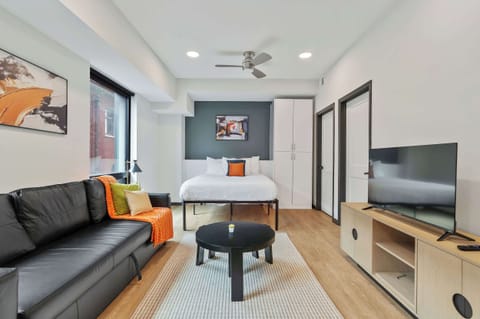 CozySuites Mass Studio - Lounge and Roof Deck