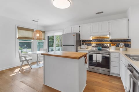 Kitchen | 15 Ocean Park Court | Isle of Palms, SC | IOP Escapes