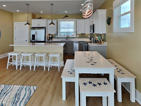 Dining Area - Seating for 6