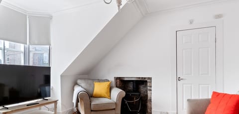 Living Room / Lounge