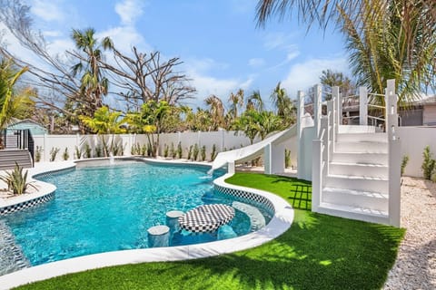 Swim Up Bar, Water Slide