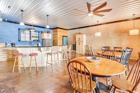 Kitchen | Ice Machine | Dishware & Flatware | Lower Floor