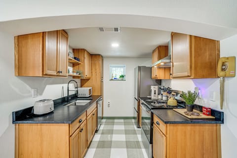 Kitchen | Cooking Basics | Pod Coffee Maker | Microwave | Toaster | Blender