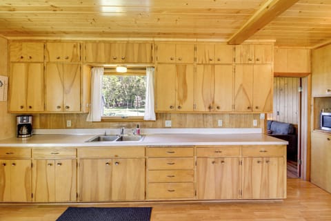 Cabin 1 Kitchen | 1st Floor