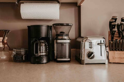 Chemex Pour-Over Coffee, Coffee machine, Coffee grinder, toaster, Quality knife set