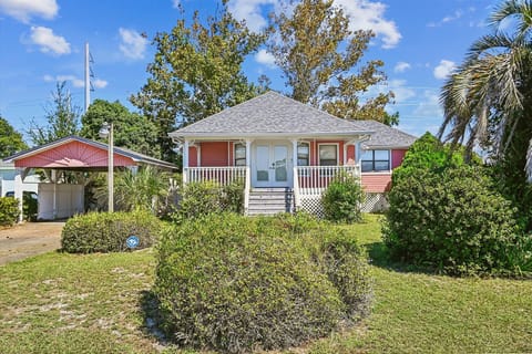 Welcome to Charming Grand Oaks!