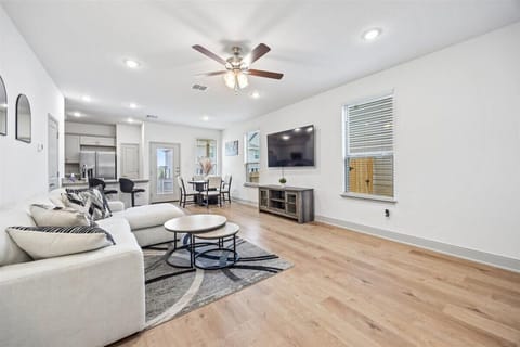 Bright , Airy and Spacious - Perfect place to relax. 