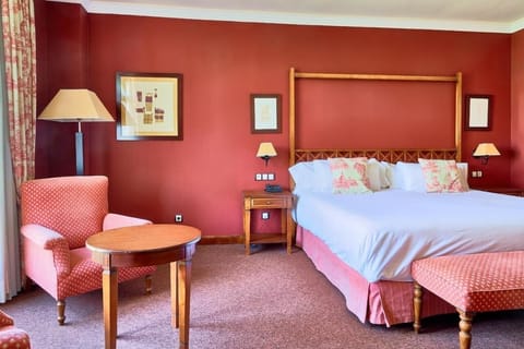 Unit with comfortable bed