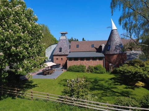 The Hop Kilns Garden & Building