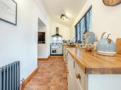 Kitchen | Shire - Gaer Cottages, Cribyn, Lampeter