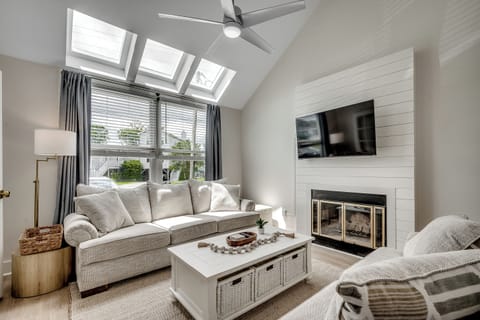 Sun-soaked and stylish! Cozy up on the plush sofas, binge your favorites on the big screen TV, and soak in that dreamy natural light from the vaulted skylights above.