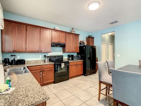 fully equipped kitchen