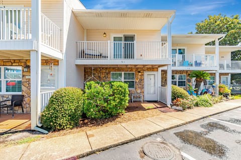 Front Door & Balcony w/ 2 Dedicated Parking Spots (31)