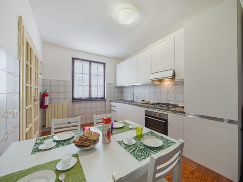 Interior Design, Flooring, Floor, Wood, Ceiling, Furniture, Room, Kitchen, Lighting, Countertop