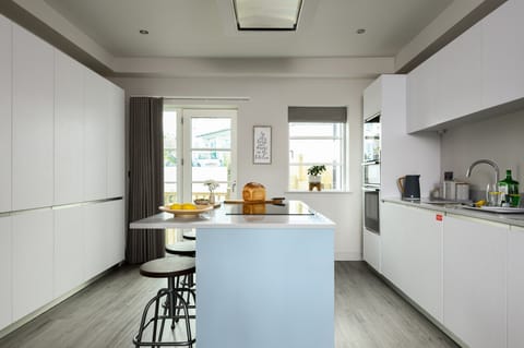 Kitchen 2 The Strand, Porth, Cornwall, self catering with Beach Retreats.