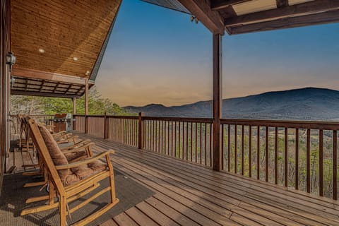 Pull up a chair and stay a while. This is your perfect spot for morning coffee or an evening cocktail while taking in the fresh mountain air.