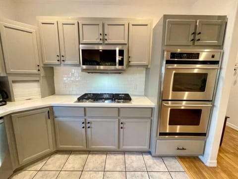 Double oven kitchen