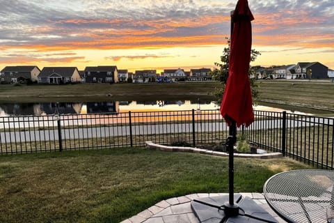 `...the neighborhood was quiet, allowing us to enjoy the beautiful sunsets over the pond in the backyard! we hosted our family for a BBQ & Rachel was very accommodating for our request! Absolutely recommend this house if you are looking in the area`